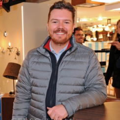 Guilherme Bez é designer, formado em Desenho Industrial pela Universidade Tuiuti do Paraná com Master em Design pela Universidade Politécnico di Milano na Itália, onde trabalhou em escritórios de arquitetura e design. Estudou e também trabalhou como designer de interiores em San Francisco - Califórnia realizando projetos, premiados e publicados em revistas e livros de design em diversos países como a britânica Wallpaper Magazine, as americanas Interior Design, Hopitality Design Magazine, Las Vegas Magazine 2010 e na Ásia a IW Interiors e a M2 International Interiors.. Atualmente é sócio e designer do STUDIO BEZ de Curitiba - Paraná onde desenvolve projetos de interiores residenciais e comerciais.