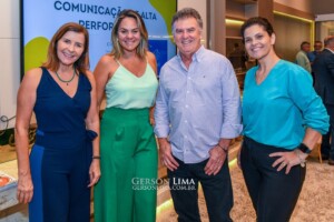 Depois do evento de janeiro no Clube Curitibano, onde foi realizado a Abertura do Ano Imobiliário, voltamos a nossa sede na Perfacto Batel, para continuamos com o propósito de levar conhecimento aos nossos confrades. Recebemos a equipe da Gazeta do Povo para falarem dos projetos imobiliários para este ano. E coroamos a noite com palestra da Cida Stier Consultora em comunicação e fonoaudióloga de repórteres de rádio e televisão, políticos, empresários, executivos, profissionais liberais e atores. A Confraria Imobiliária é um grupo de 40 corretores de imóveis, credenciados junto ao CRECI-PR, que representam vendas de mais de 60% dos lançamentos imobiliários de Curitiba.