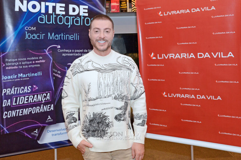 Noite de autógrafos do recém-lançado livro de Joacir Martinelli