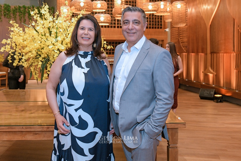 O encontro apresentou a nova identidade visual da entidade, prestou homenagens especiais e contou com a palestra inspiradora de Marcos Kathalian, da Brain Inteligência, que trouxe uma análise do cenário atual e das perspectivas do mercado imobiliário para 2026. O presidente Paulo Roberto de Oliveira destacou o momento de crescimento da ADPI-PR, tanto no número de associadas quanto no fortalecimento de sua representatividade no setor. A noite encerrou-se com um jantar de confraternização, celebrando um ano marcado por avanços e consolidando o espírito de união entre as imobiliárias. Cerca de 100 convidados prestigiaram o evento. Fotos: Gerson Lima