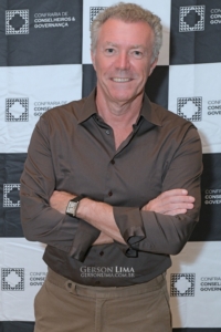 Palestrante durante o evento Governança e Estratégia para Empresas Mais Fortes em Curitiba