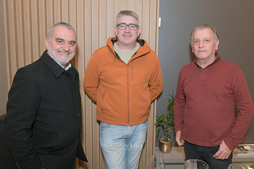 CONFRARIA IMOBILIÁRIA CURITIBA 105