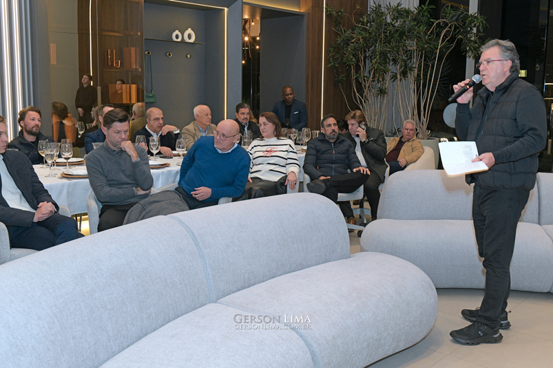 CONFRARIA IMOBILIÁRIA CURITIBA 129
