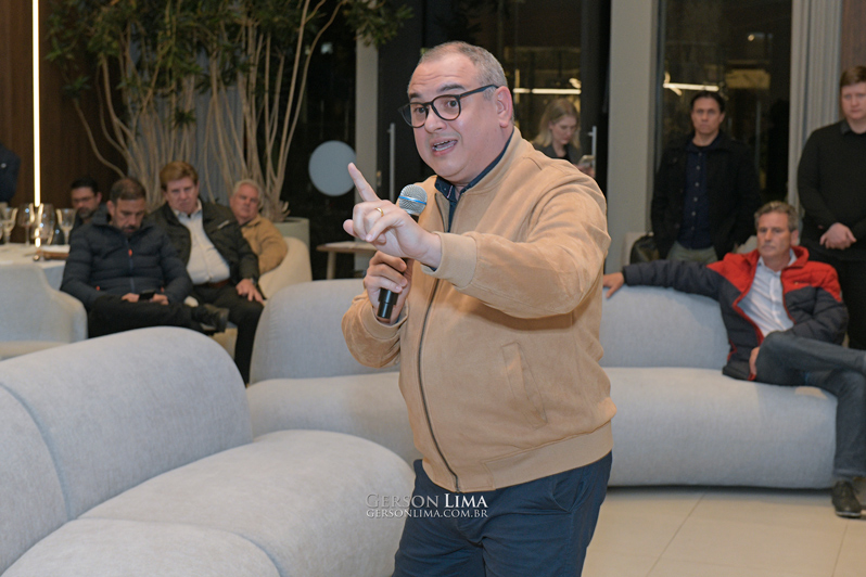 CONFRARIA IMOBILIÁRIA CURITIBA 150