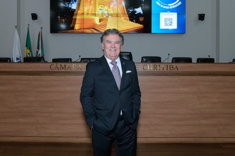 Carlos Eduardo Canto recebe título de Cidadão Honorário de Curitiba